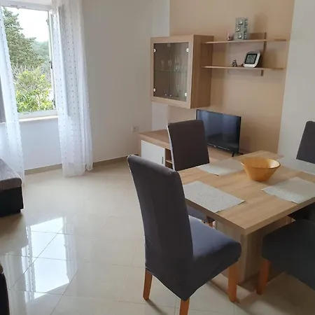 Mit Balkon Fuer Zwei Bis Vier Personen By Interhome *