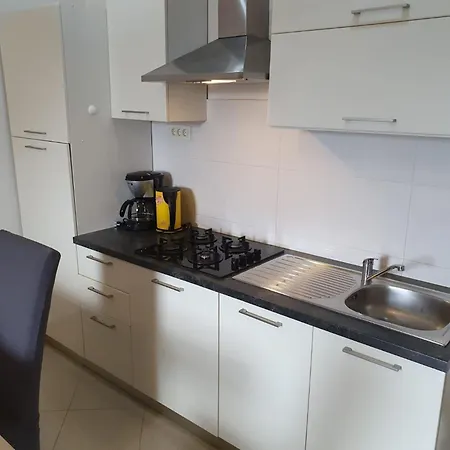 Mit Balkon Fuer Zwei Bis Vier Personen By Interhome Apartament *