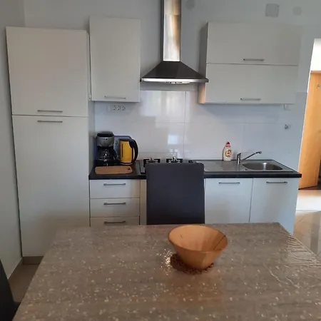 Apartament Mit Balkon Fuer Zwei Bis Vier Personen By Interhome Banjole