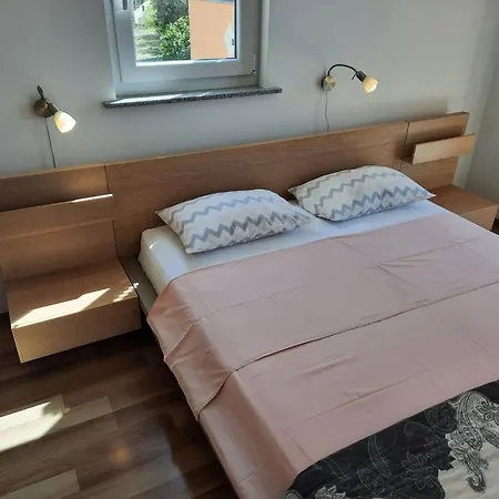 Mit Balkon Fuer Zwei Bis Vier Personen By Interhome Apartman *