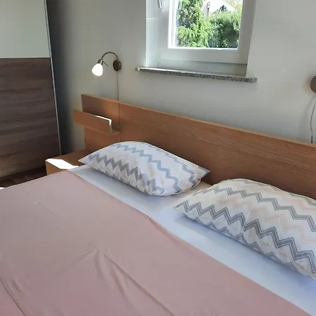 Apartman Mit Balkon Fuer Zwei Bis Vier Personen By Interhome *