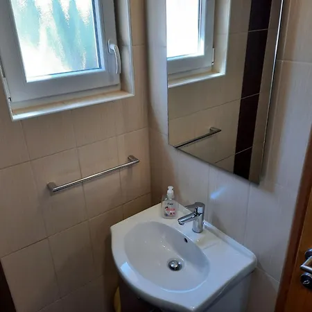Apartman Mit Balkon Fuer Zwei Bis Vier Personen By Interhome *