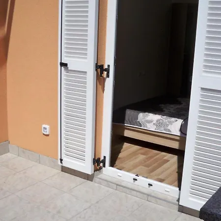 Apartament Mit Balkon Fuer Zwei Bis Vier Personen By Interhome