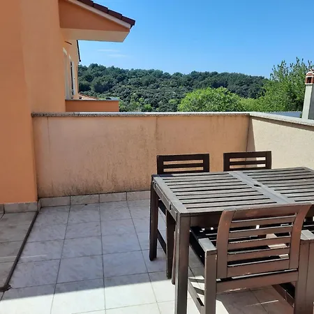Mit Balkon Fuer Zwei Bis Vier Personen By Interhome *