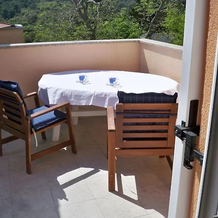 Mit Balkon Fuer Zwei Bis Vier Personen By Interhome Banjole