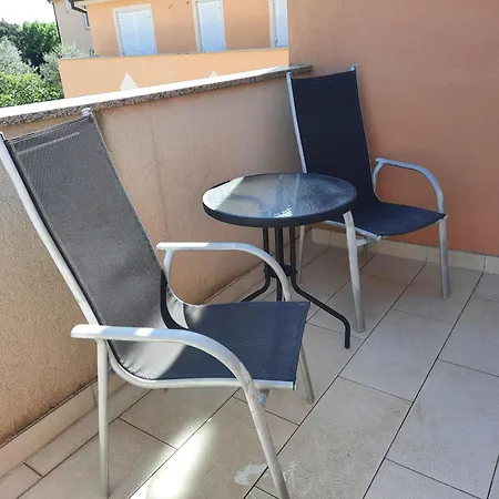 Mit Balkon Fuer Zwei Bis Vier Personen By Interhome *