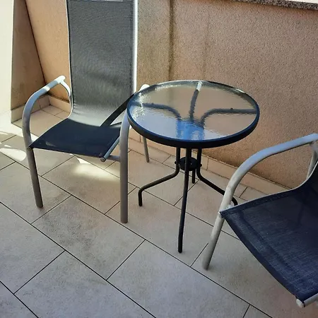 Apartman Mit Balkon Fuer Zwei Bis Vier Personen By Interhome *